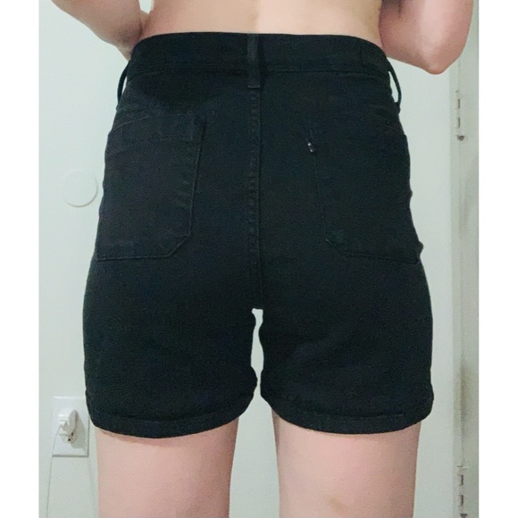 Levi’s black shorts - Picture 4 of 4